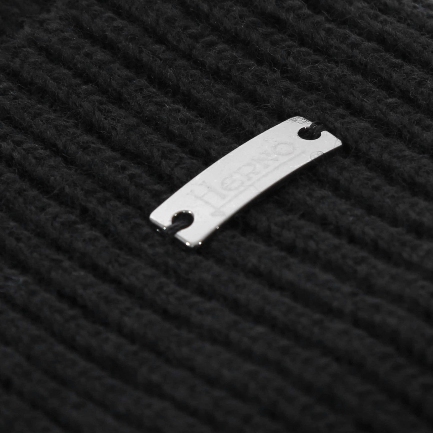 Herno Beanie A Coste In Lana Beanie Hat in Black Logo