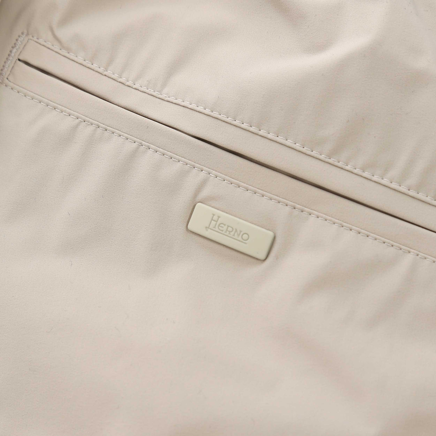 Herno Pantalone Nylon Maestro Trouser in BeigeLogo