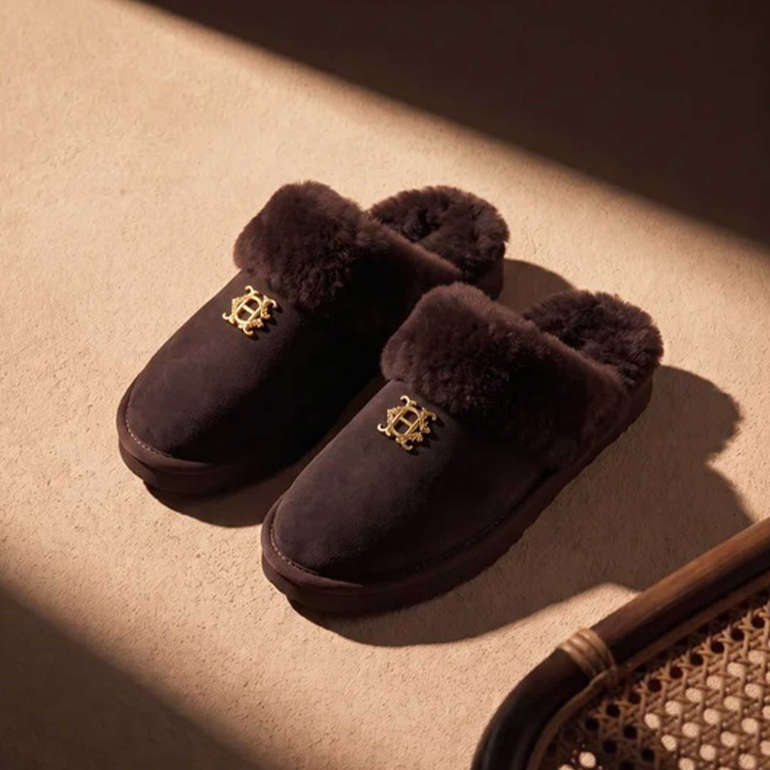 Holland Cooper Classic Shearling Slipper in Chocolate