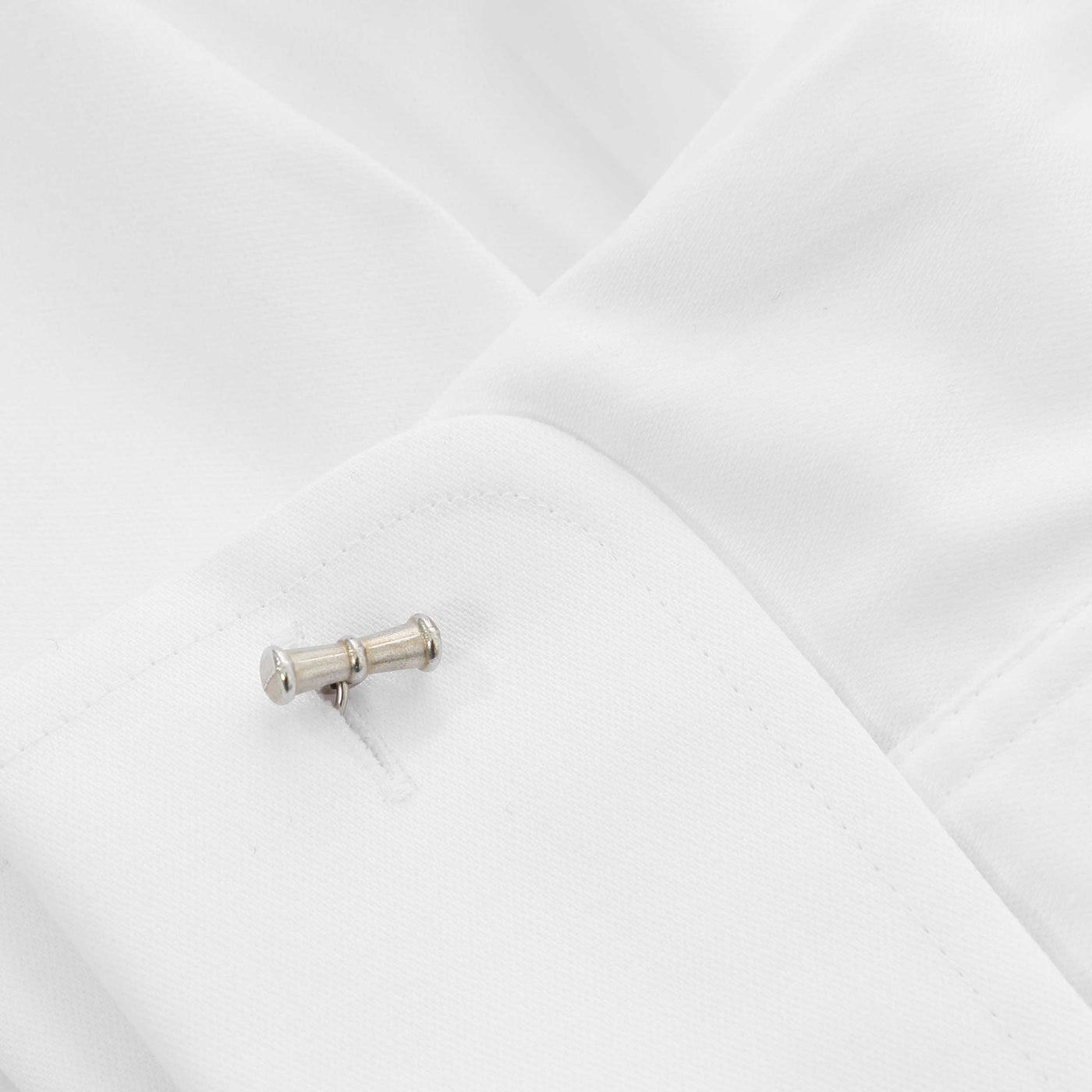 Remus Ashton Dinner Shirt in White Cuff Link